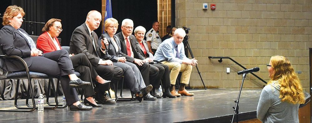 Minnesota Supreme Court Members answering student's question